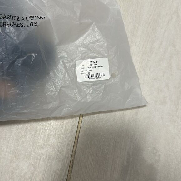 NWT skims black pointlette logo tee XL - Picture 7 of 7